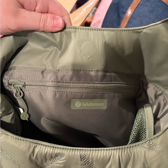 Lululemon Quilty Pleasures Shoulder Bag 14L - Bay Leaf / Gold Hardware - Picture 9 of 14